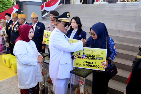 JUARA LOMBA GERAK JALAN 5 KM