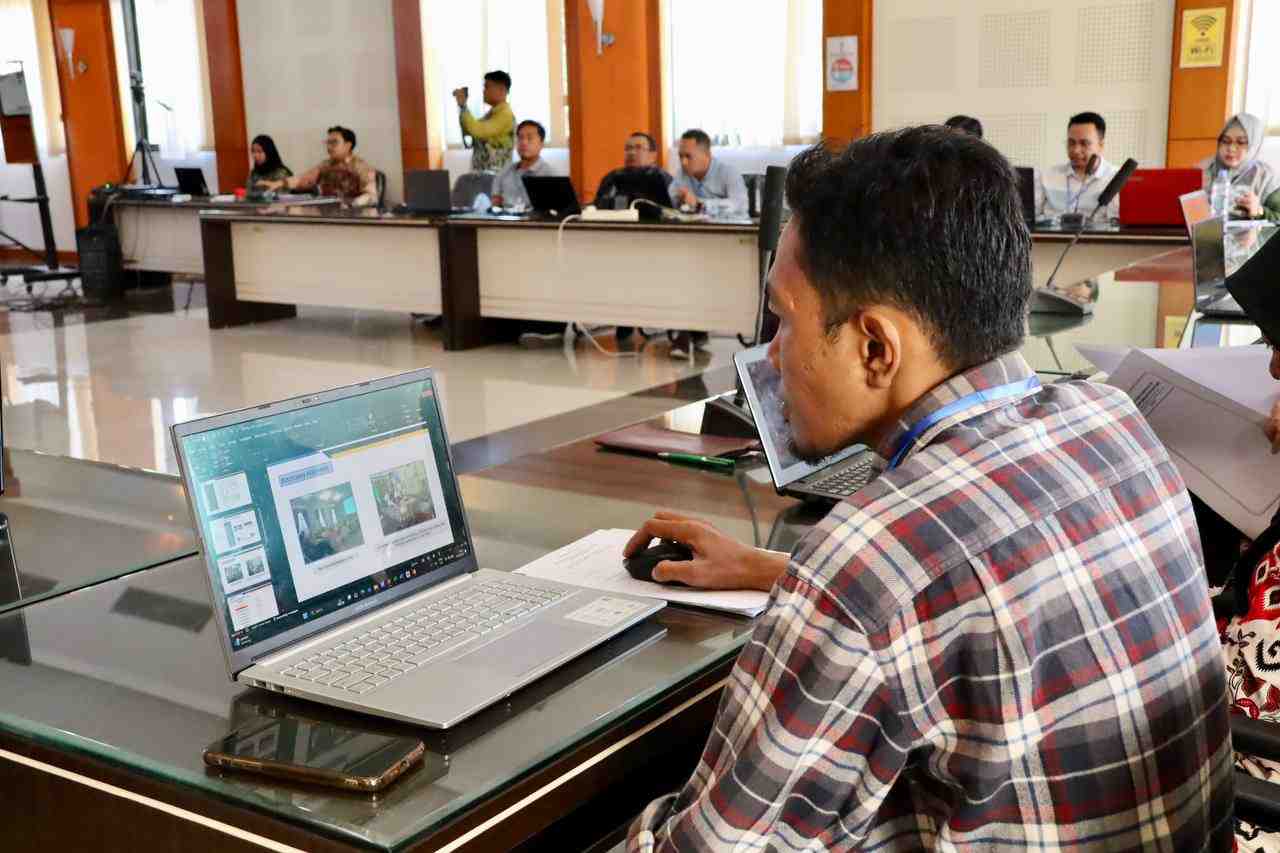 TINGKATKAN PENGETAHUAN TENAGA AHLI