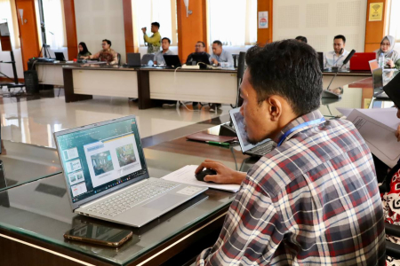 TINGKATKAN PENGETAHUAN TENAGA AHLI