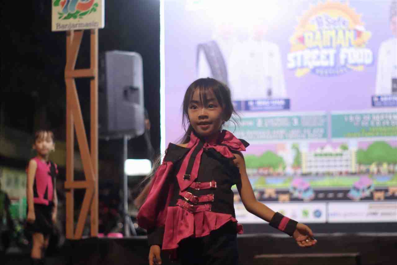 PERAGAAN BUSANA ANAK