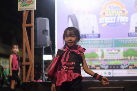 PERAGAAN BUSANA ANAK