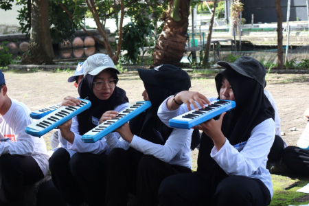MAINKAN PIANIKA