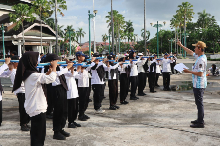 BERIKAN MATERI MAINKAN PIANIKA
