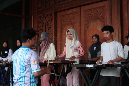 BERIKAN MATERI MARCHING BELL