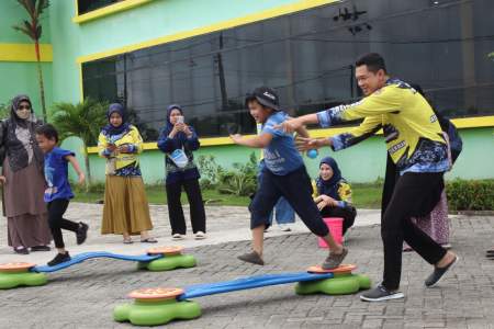 BERLARI MASUKKAN BOLA