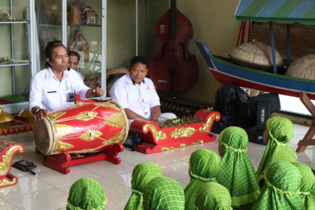 AJARKAN ALAT MUSIK BANJAR