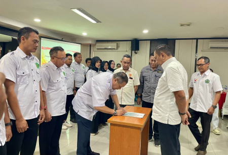 TANDATANGANI BERITA ACARA