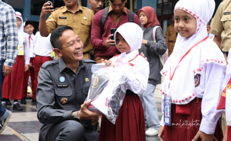 BANTUAN SERAGAM SEKOLAH GRATIS