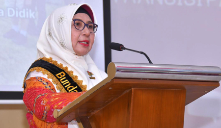 PENDIDIKAN YANG BAIK PADA USIA EMAS1
