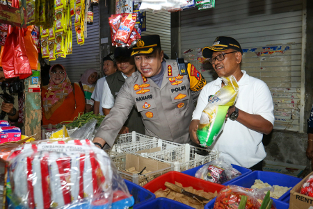 SATGAS PANGAN POLRI SIDAK BERAS DI PASAR