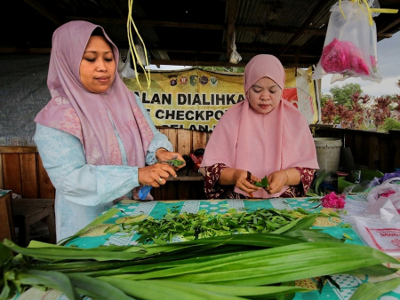 PENJUAL BUNGA TABUR