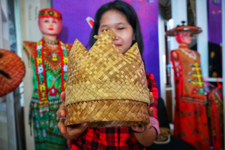 TUNJUKKAN SELUTUP