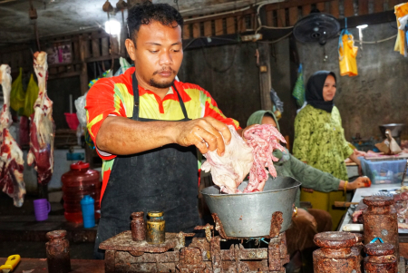 TIMBANG DAGING SAPI