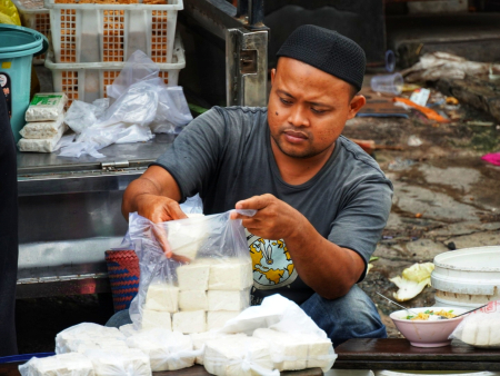 PEDAGANG TAHU