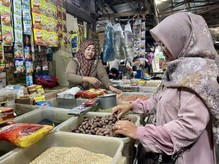 MEMILIH PALA DI PASAR