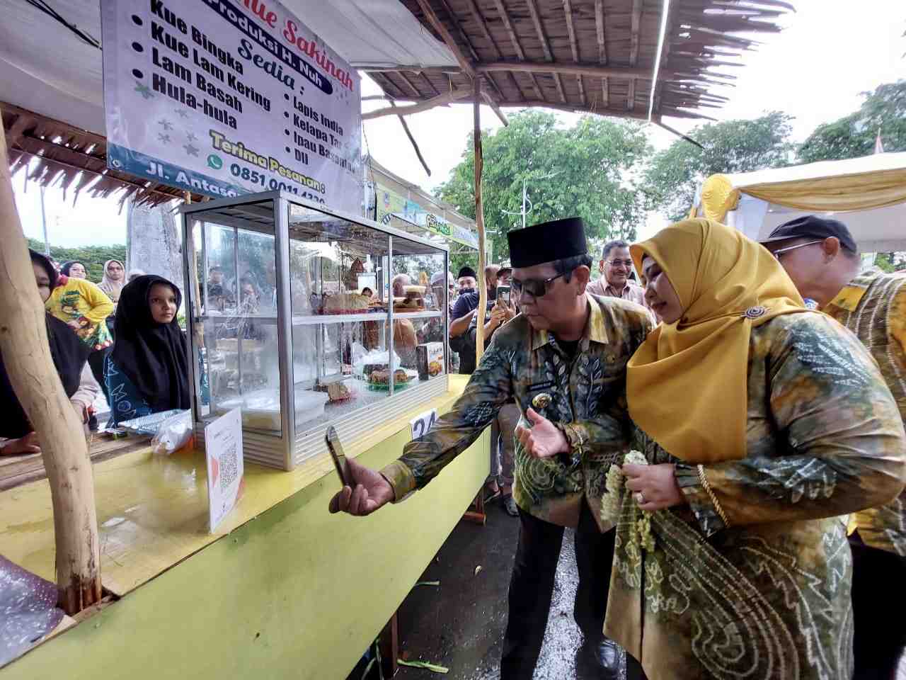 BERTRANSAKSI DI PASAR WADAI