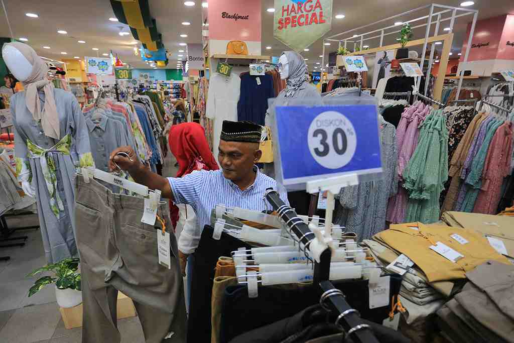 BERBURU DISKON DI PUSAT PERBELANJAAN