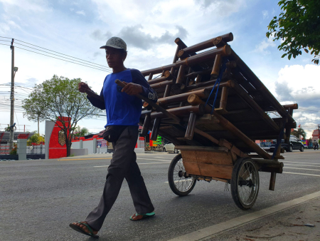 PENJUAL KERAJINAN BAMBU KELILING
