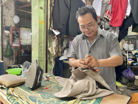PENJAHIT DI PASAR SUDIMAMPIR