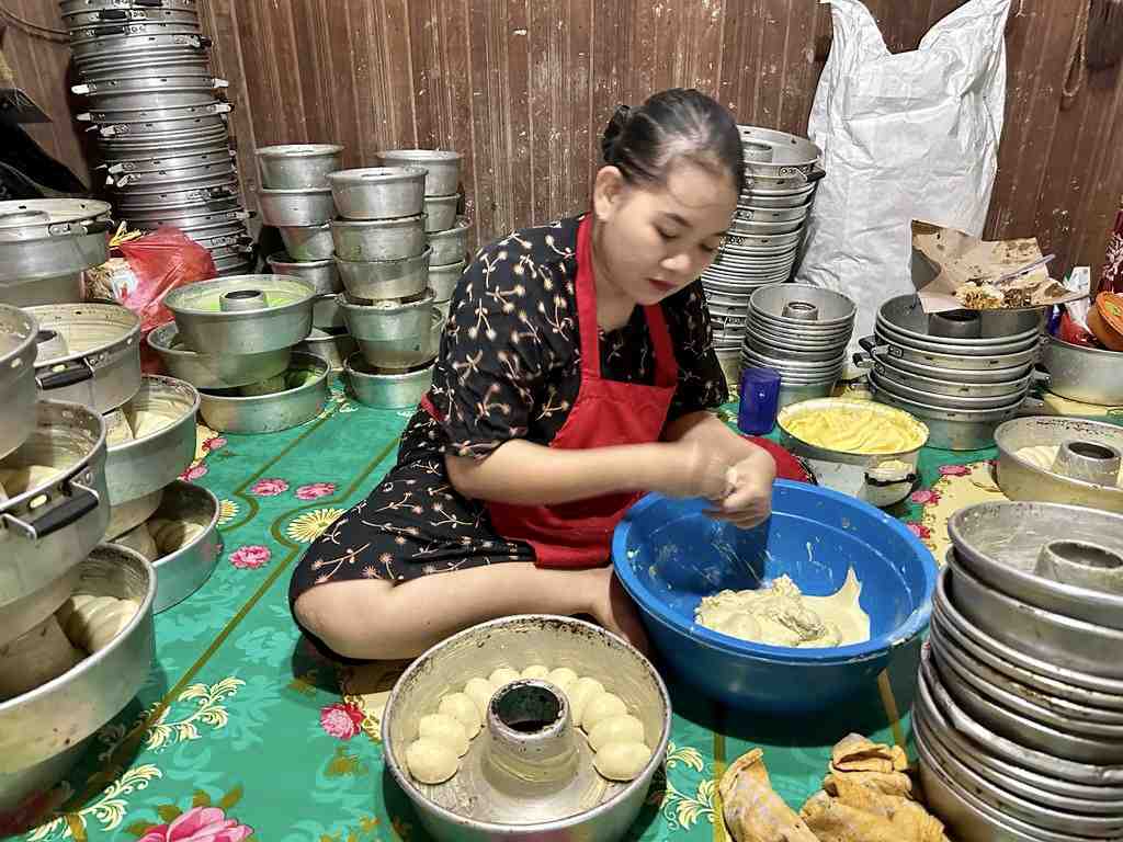 MENCETAK ADONAN ROTI SOBEK