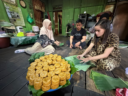MEMBELI APAM