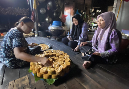 MELIHAT PROSES PEMBUATAN APAM