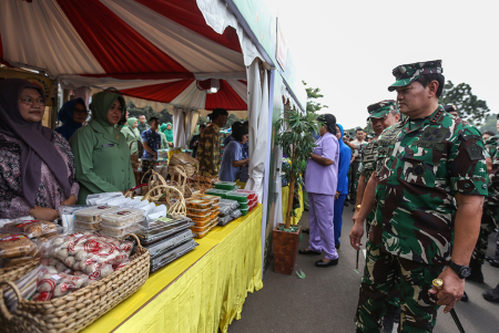 BAZAR TNI DI CILANGKAP