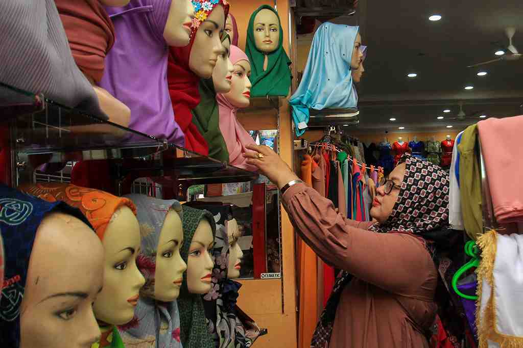 PENJUALAN PAKAIAN MUSLIM DI JAYAPURA