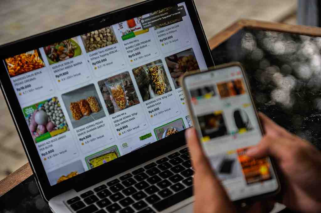 PROYEKSI PENGGUNA E-COMMERCE INDONESIA