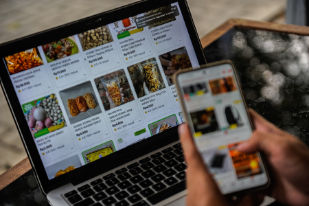 PROYEKSI PENGGUNA E-COMMERCE INDONESIA