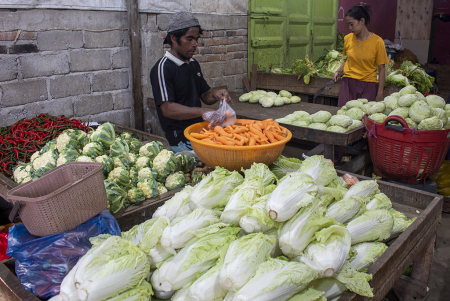 HARGA BAHAN PANGAN TERKENDALI JELANG NATAL