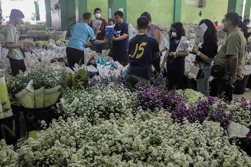 KENAIKAN OMZET PEDAGANG BUNGA