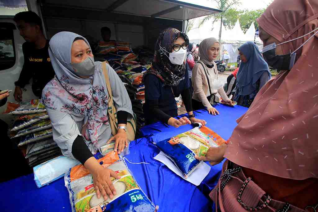 PASAR RAYA TEKAN INFLASI