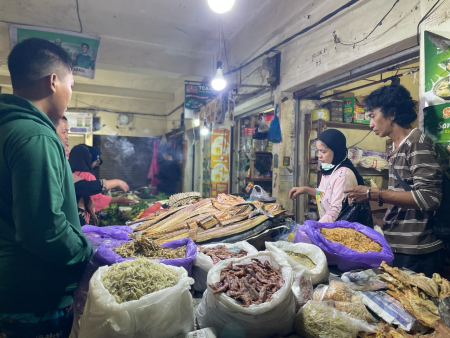 LAYANI PEMBELI IKAN ASIN