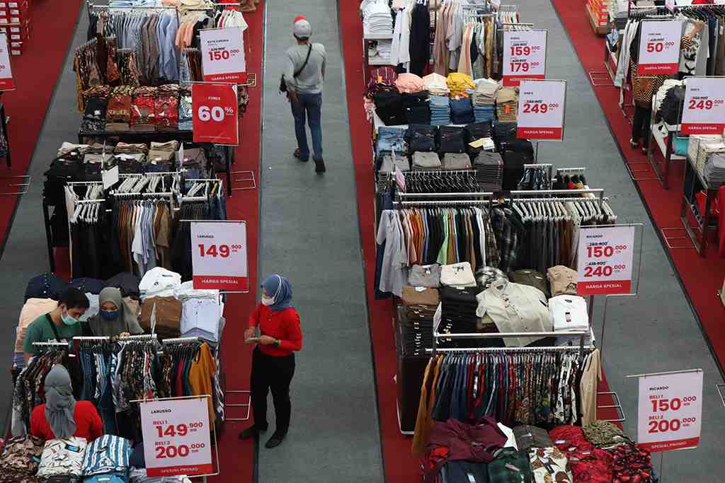 DISKON AKHIR TAHUN PUSAT PERBELANJAAN DI MOJOKERTO
