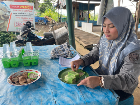 MAKAN KUE PETAH