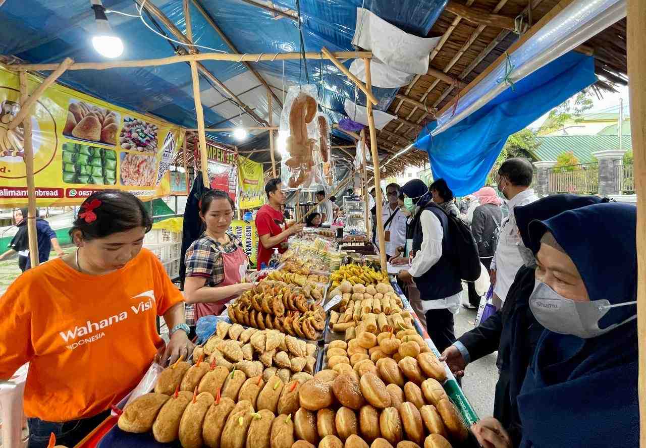 BELI KUE UNTUK BERBUKA PUASA