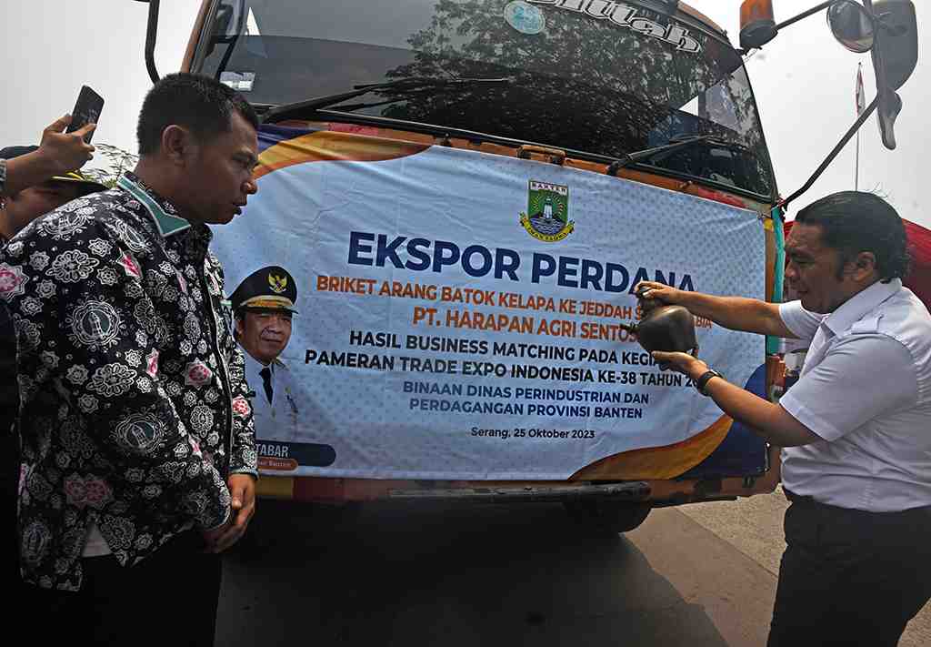 EKSPOR PERDANA ARANG BATOK KELAPA KE SAUDI