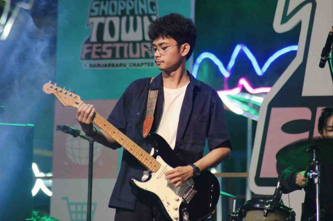 PENAMPILAN BAND LOKAL