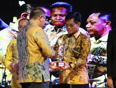 STAN TERBAIK DEKRANASDA