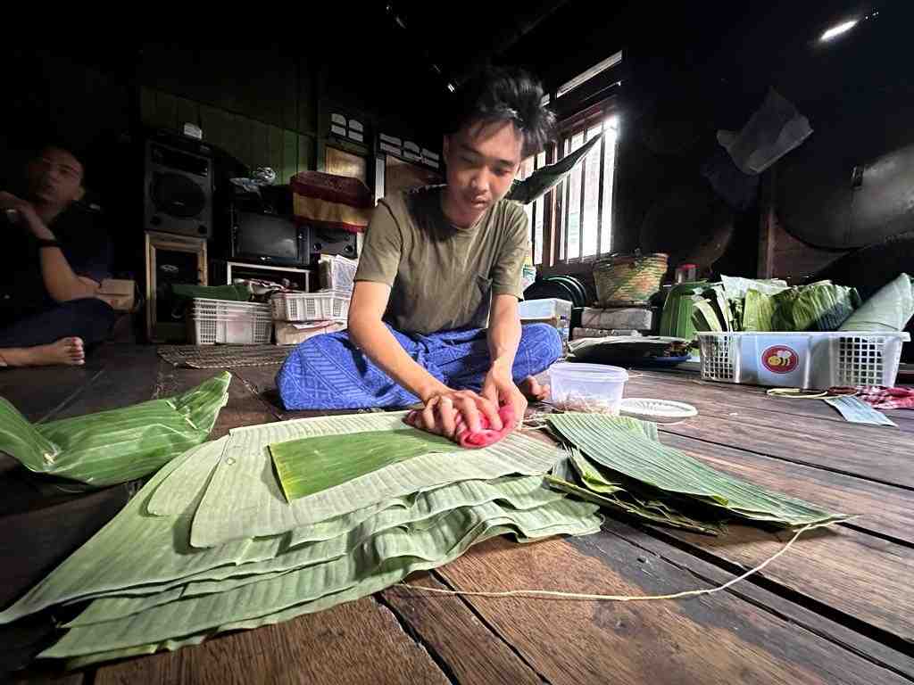BERSIHKAN DAUN PISANG