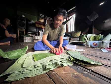 BERSIHKAN DAUN PISANG