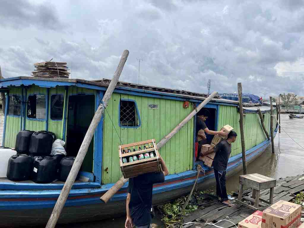 ANGKUT KECAP KE KAPAL