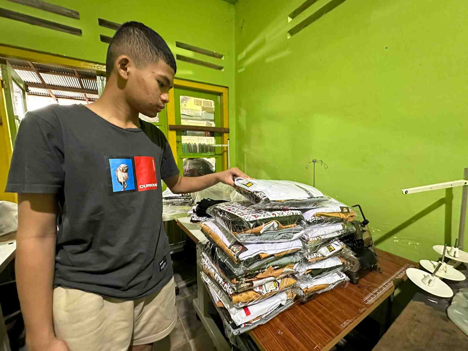 AMBIL BAJU SERAGAM