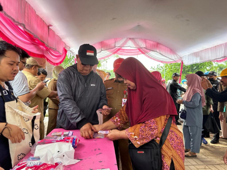 LAYANI WARGA BELI BERAS