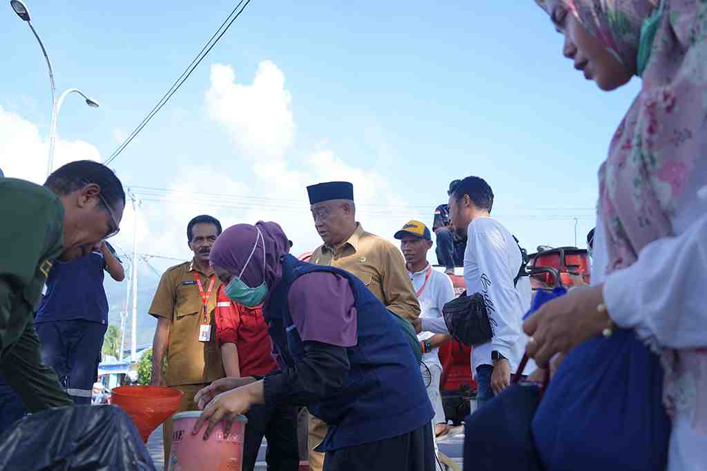 OPERASI PASAR MURAH MINYAK TANAH di TIDORE