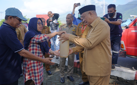 WALIKOTA TIDOE KEPULAUAN  SERAHKAN MINYAK TANAH 