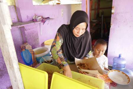 PENJUAL NASI KUNING