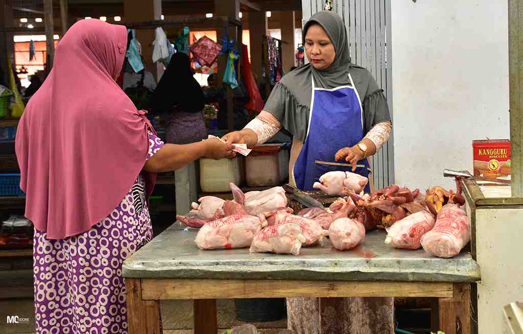 HARGA  AYAM POTONG NAIK DI KOTA TIDORE