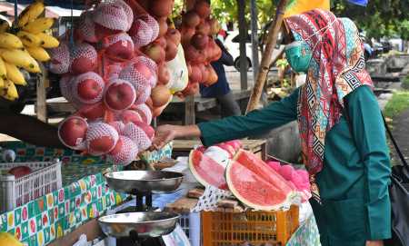 BELI BUAH UNTUK BERBUKA